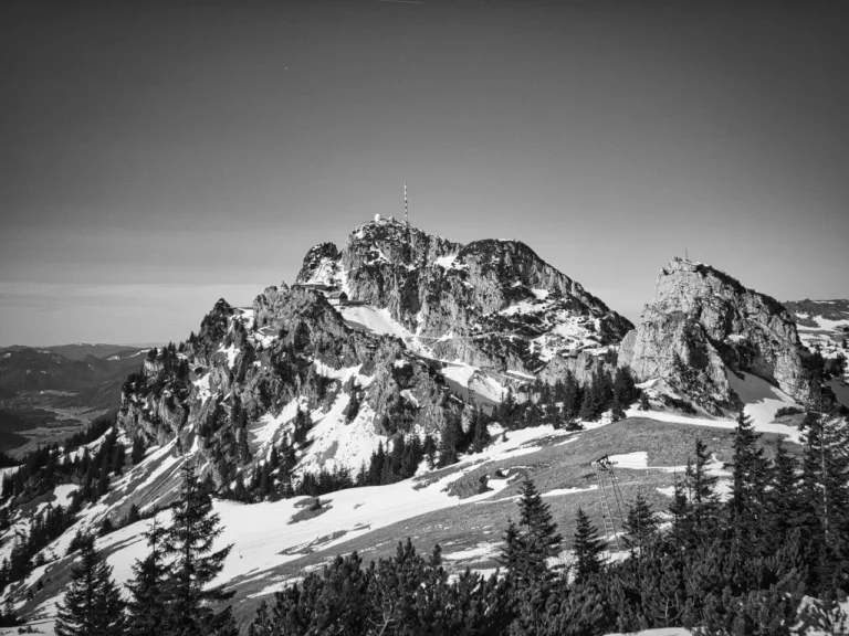 Der Wendelstein in Bayern in sw Fotografiert