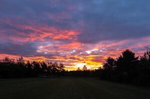 Dramatischer Sonnenaufgang in Riem