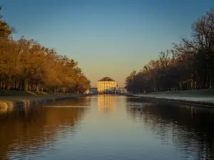 Schloss Nympfenburg mit Kanal