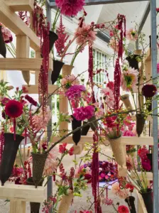Detailaufnahme der Abschlussarbeit der Floristen: Blumenarrangement