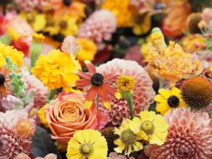 Nahaufnahme Floristik, Blumenkranz