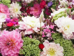 Nahaufnahme Floristik, Blumenkranz