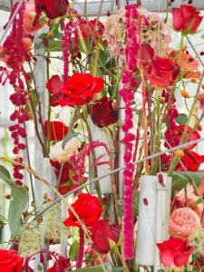 Detailaufnahme der Abschlussarbeit der Floristen: Blumenarrangement