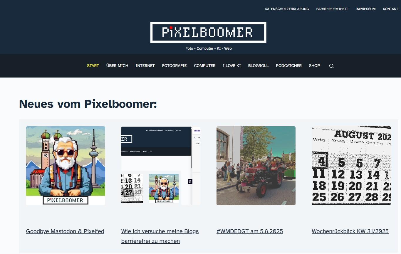 Ein rechteckiges Logo zeigt das Wort PIXELBOOMER in blockigen, weißen Pixelbuchstaben auf schwarzem Hintergrund.